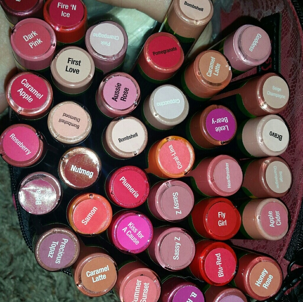 Lipsense colors and glosses!